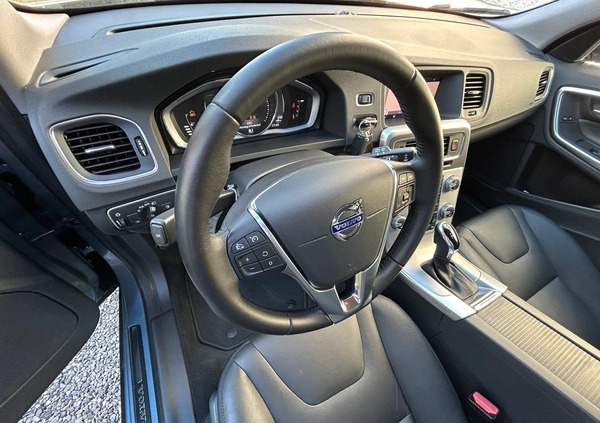 Volvo V60 Cross Country cena 71900 przebieg: 72300, rok produkcji 2018 z Garwolin małe 436